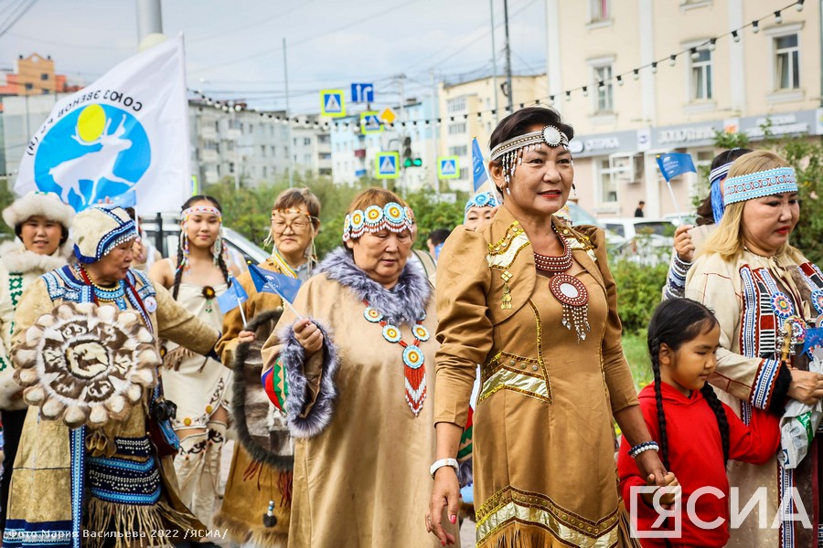 Парад народ. Якутск день малочисленных народов. Промыслы коренных народов Арктики. Народ это все мы.