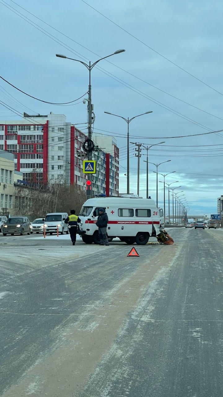 Фотофакт: произошло ДТП с участием машины скорой помощи