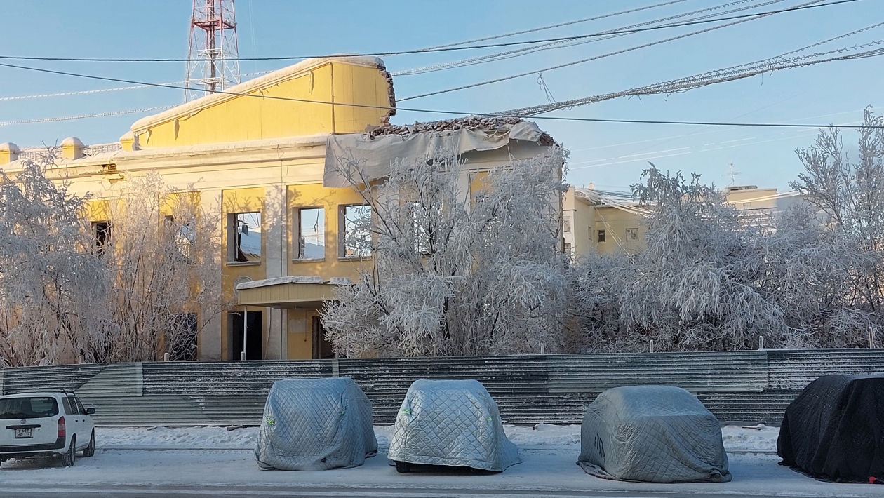 Фотофакт: Прощай, восьмая школа! В Якутске сносят историческое здание