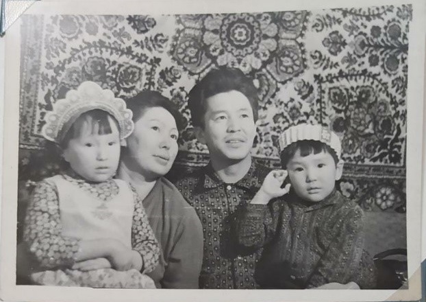 Семья года якутия. Якутия 1950. Молодой семьи. Новогодние традиции в Якутии. Новогодний год в Якутии.