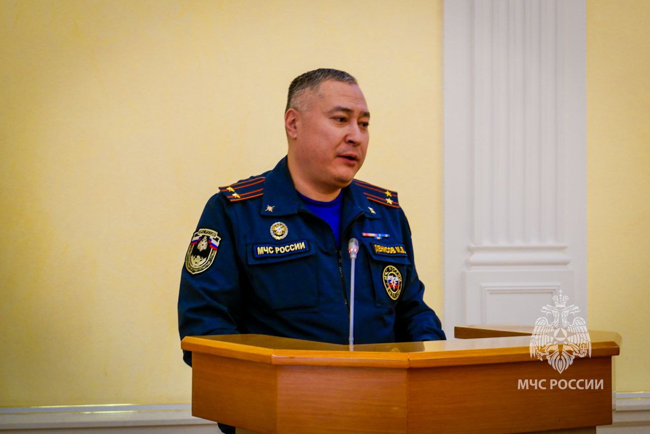 Максим Денисов поздравил пожарных Якутии с праздником | 30.12.2022 | Якутск  - БезФормата