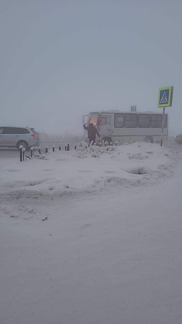 Фотофакт: В Якутске горит автобус