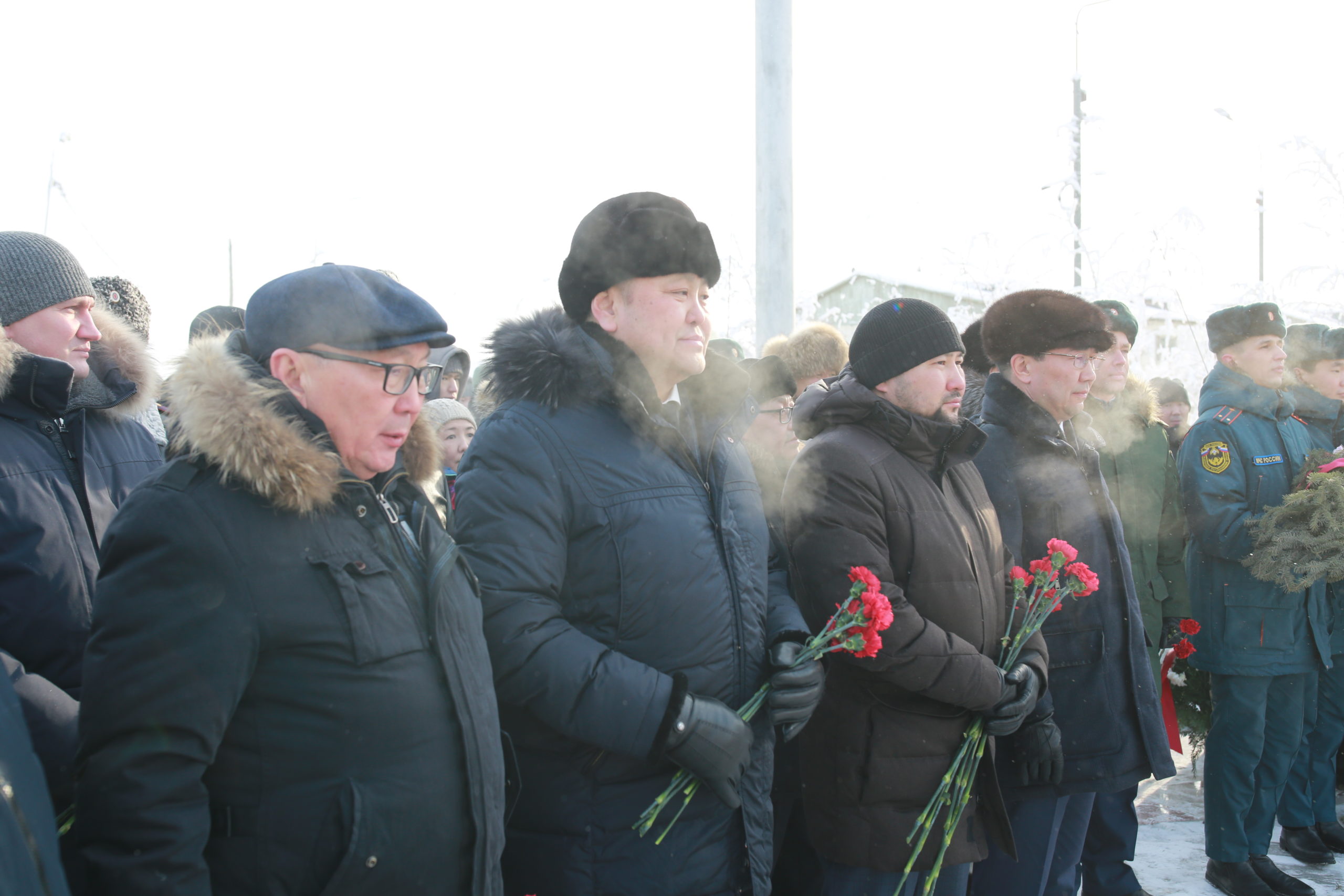 В Якутске возложили цветы в честь 80-летия со дня героического сражения на озере  Ильмень | 23.02.2023 | Якутск - БезФормата