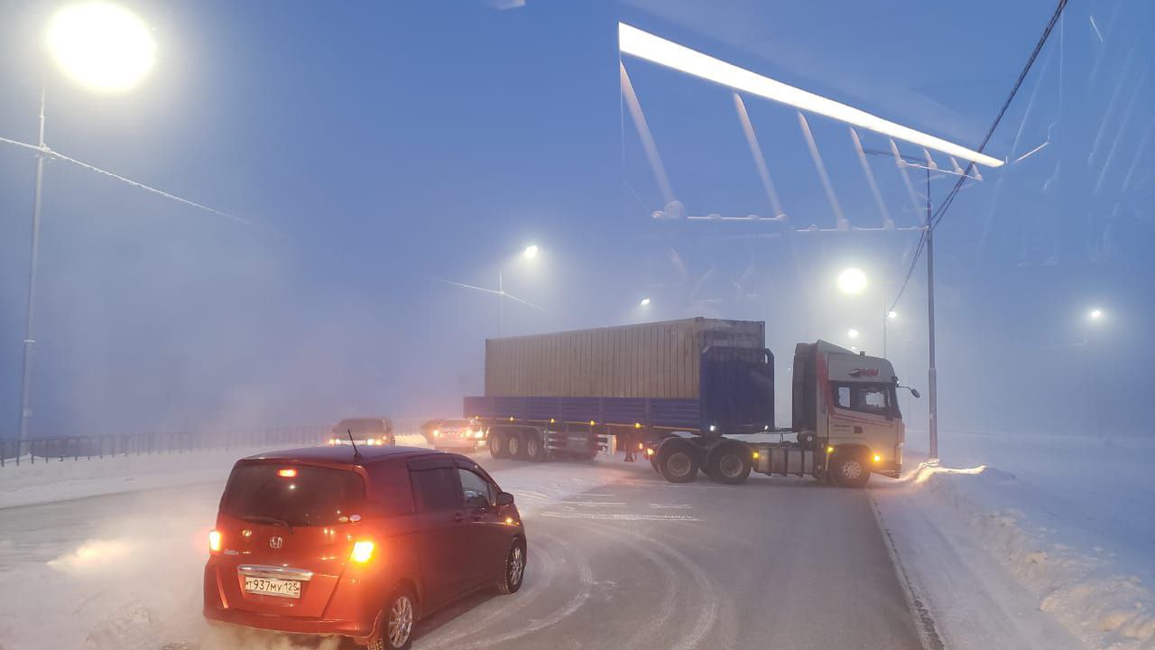 Фотофакт: Столкновение фуры и трех автомобилей