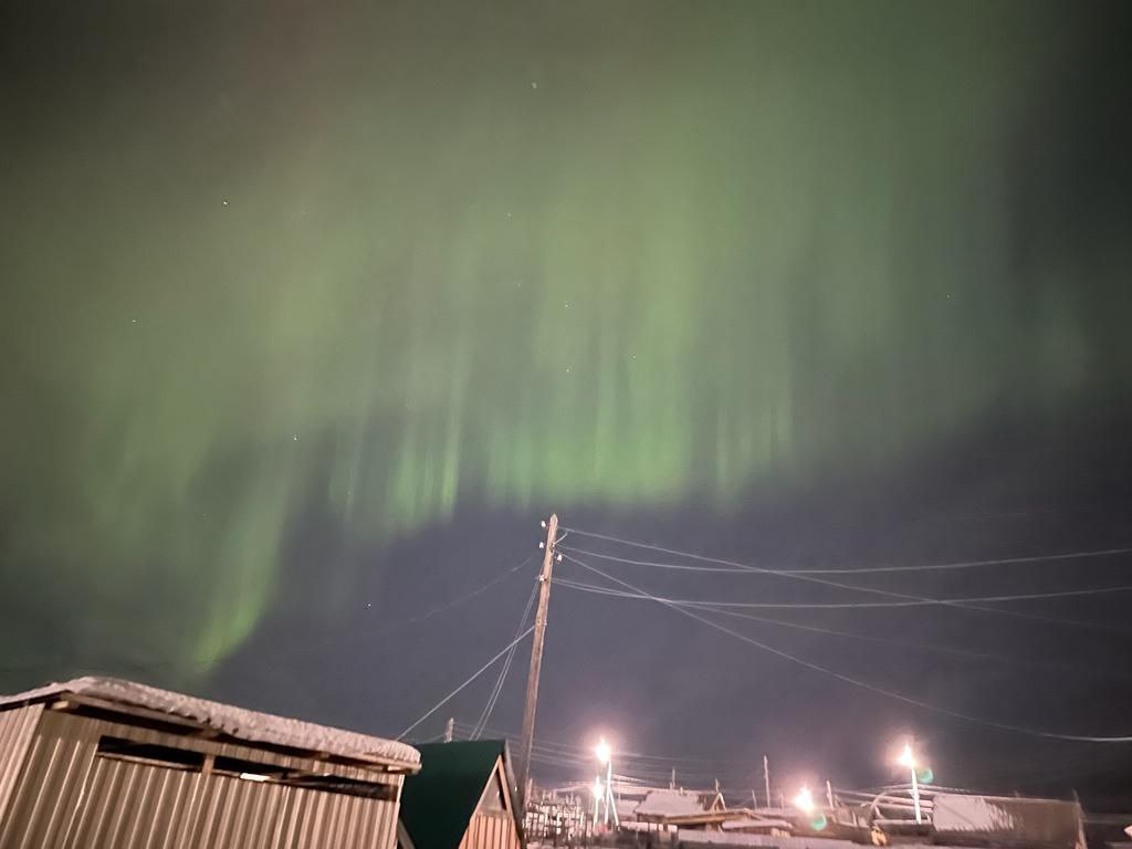 Сильное Северное сияние. Северное сияние в Якутии. Северное сияние ночью. Северное сияние на севере.