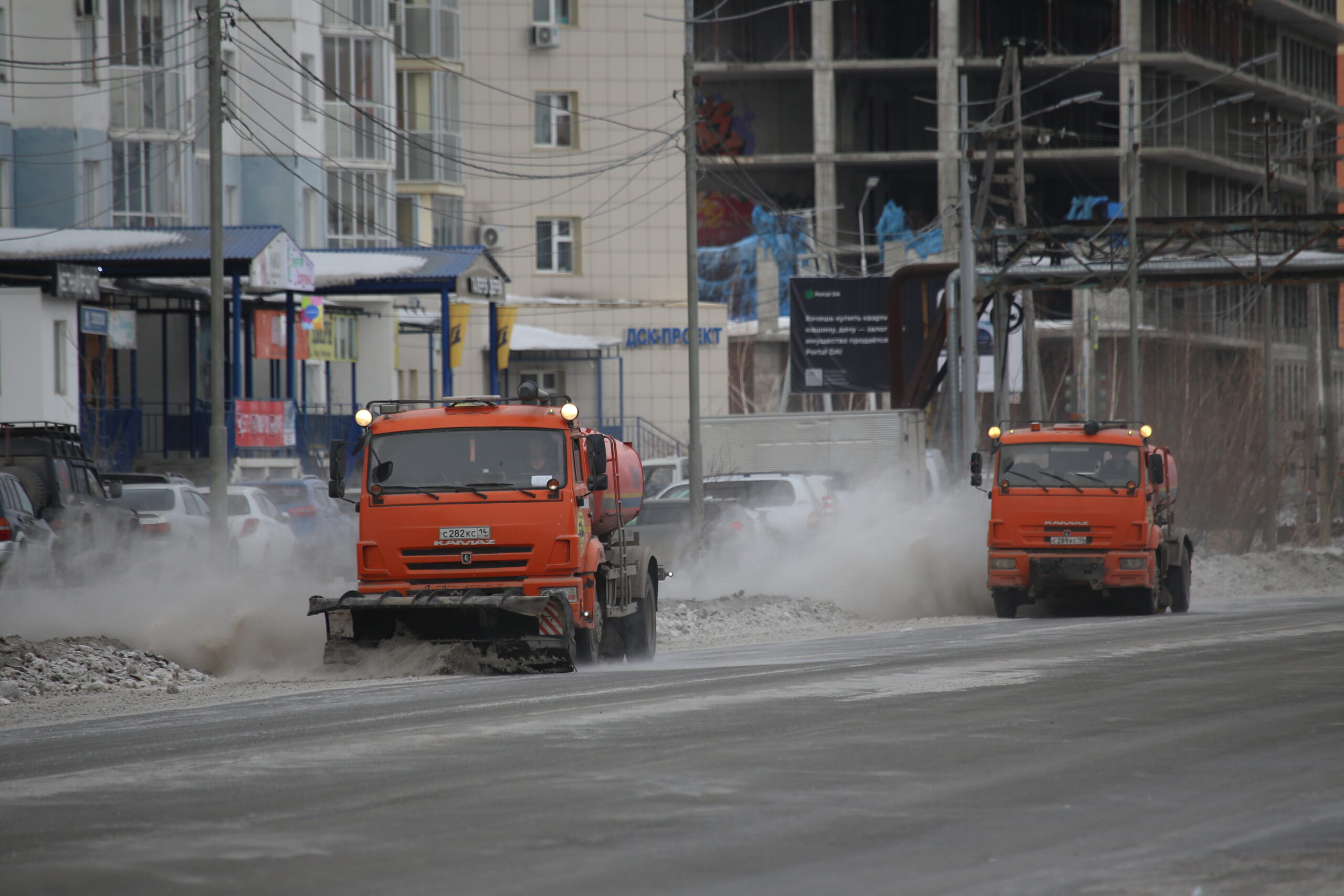 За окном сыро, зябко, грязно - все оттенки серого