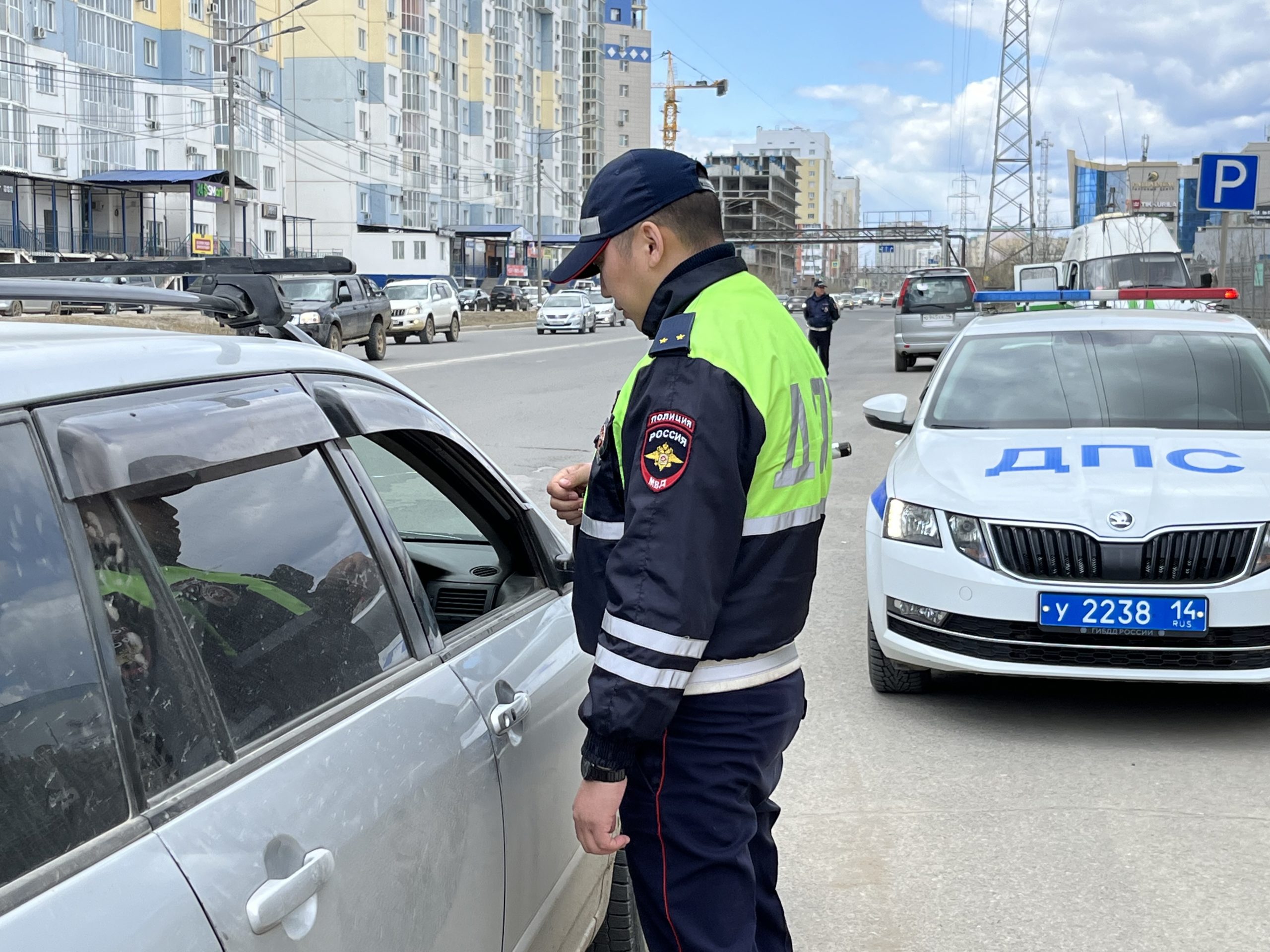 Должников за коммунальные ресурсы «ловят» на оживленных улицах Якутска |  26.05.2023 | Якутск - БезФормата