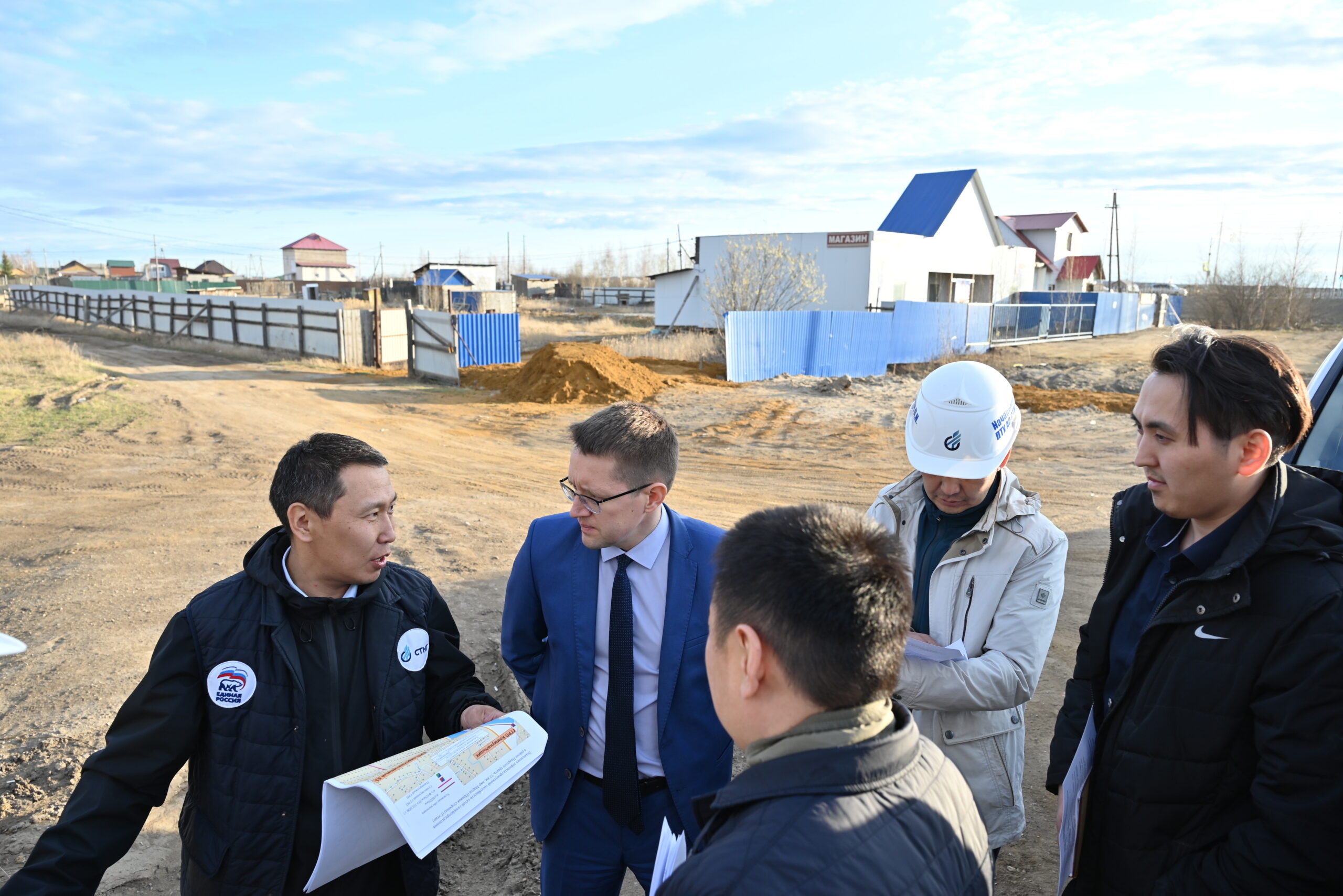 Министр промышленности Якутии оценил ход работ газовых сетей в поселке Марха