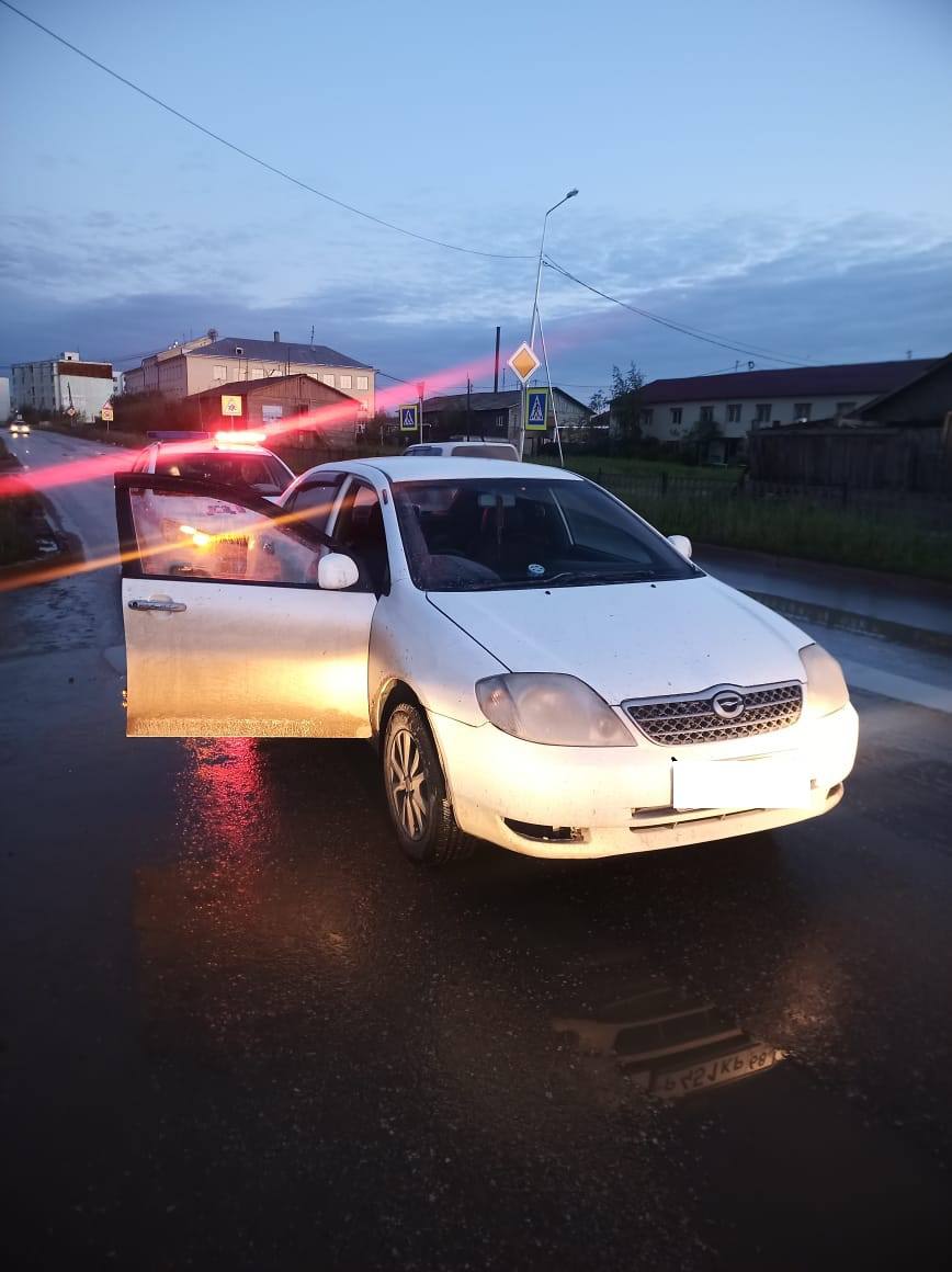 Малышей оставили в незапертом авто - его угнал пьяный мужчина😱