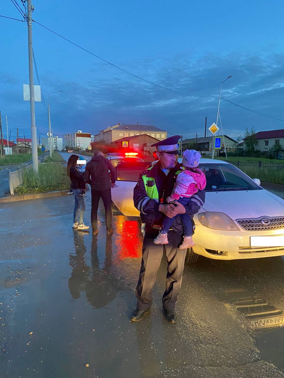 Следком проверяет факт угона автомобиля с малолетними детьми