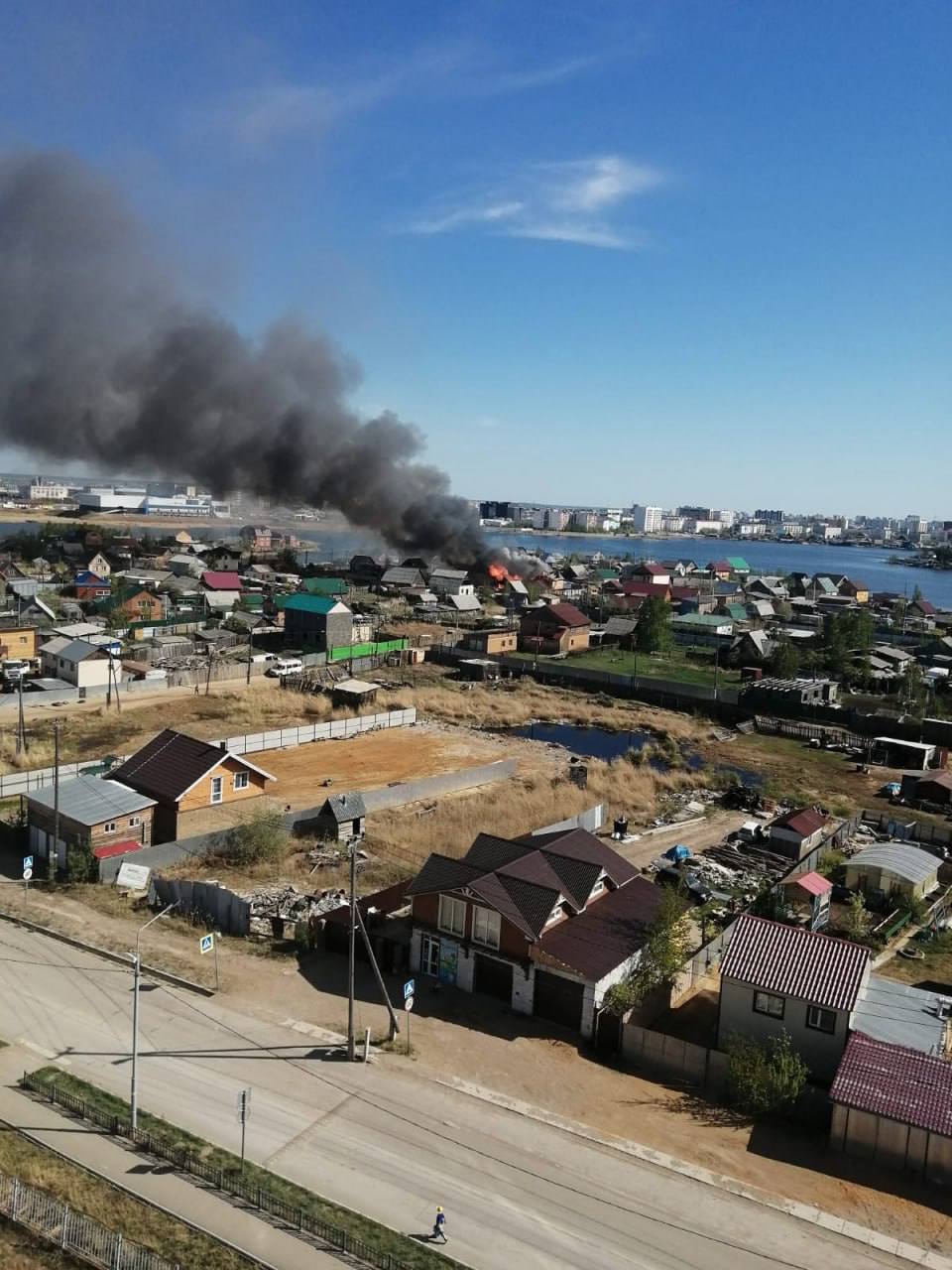 В частном секторе в районе Белого озера вспыхнул пожар | 08.06.2023 |  Якутск - БезФормата