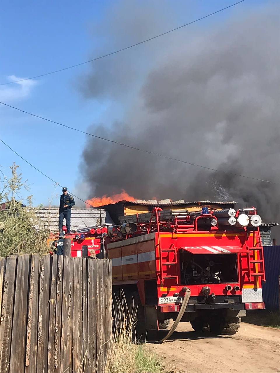 В частном секторе в районе Белого озера вспыхнул пожар