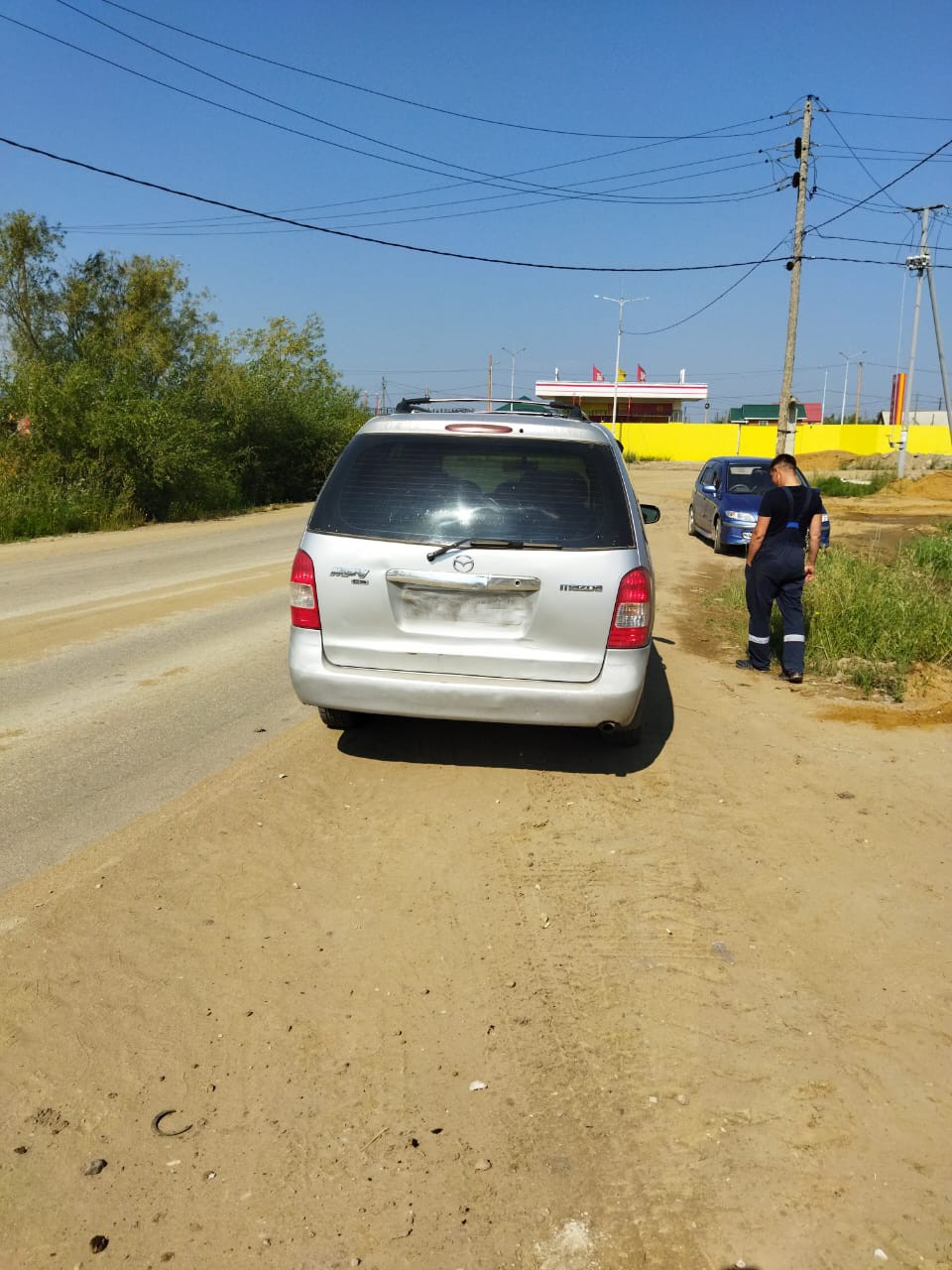 В Якутске водитель сбил опору ЛЭП