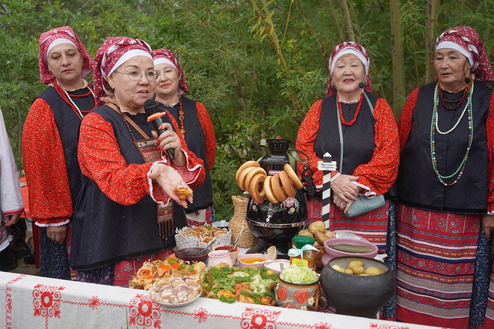 Фоторепортаж: На любой вкус! Национальные кухни представили общины Якутска