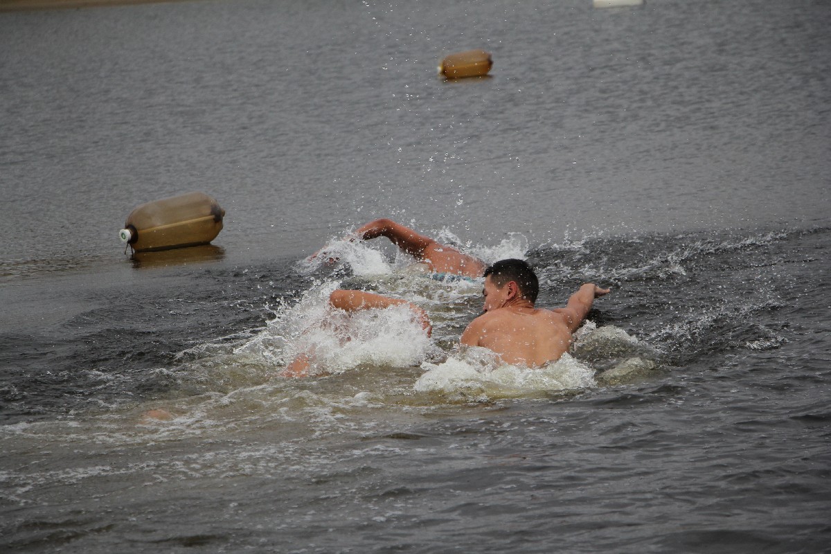 На открытой воде: Саха-моржи состязались в сентябрьских заплывах