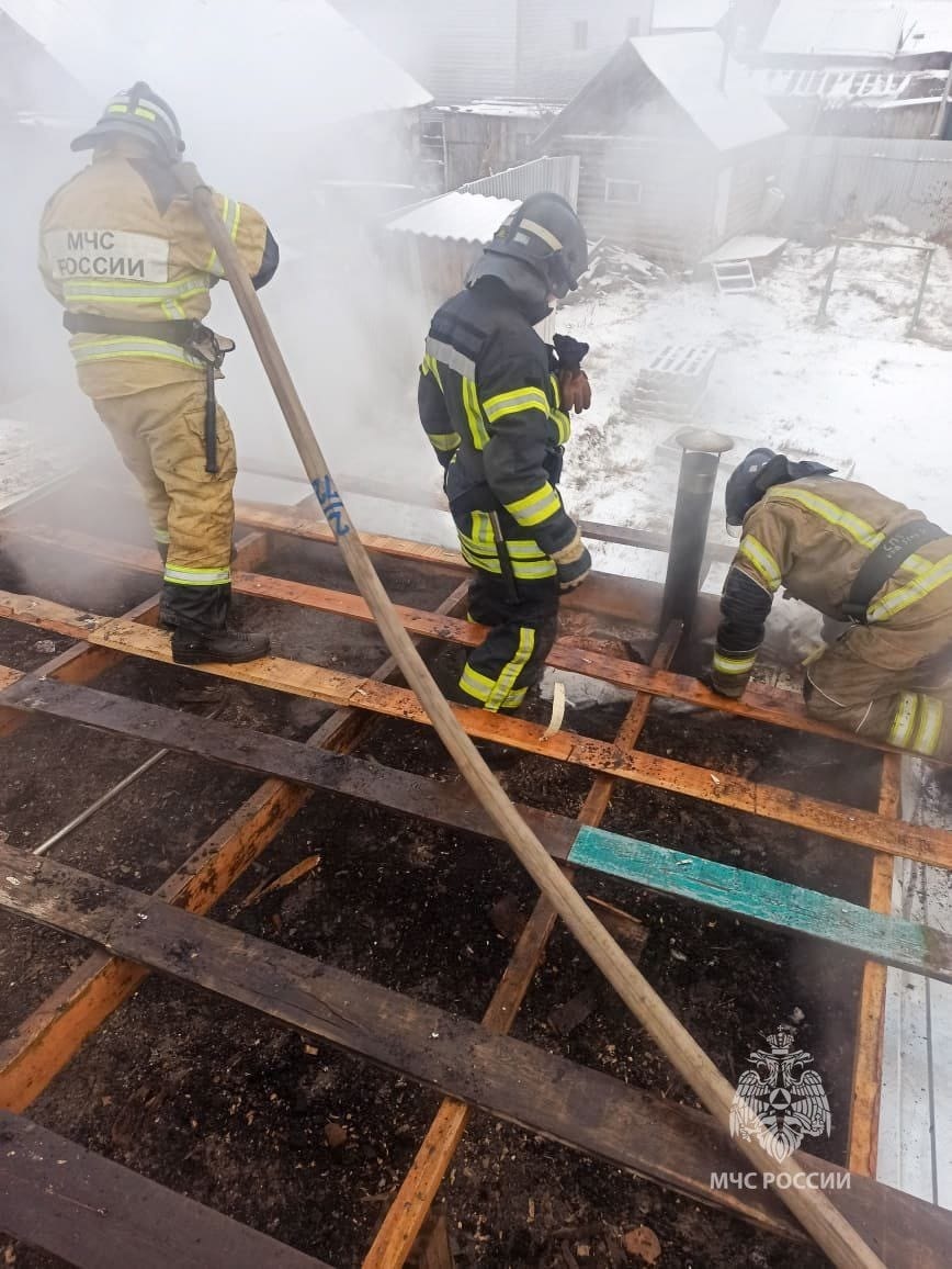 Пожар в частном доме в Старом городе-2 Залога | 24.10.2023 | Якутск -  БезФормата