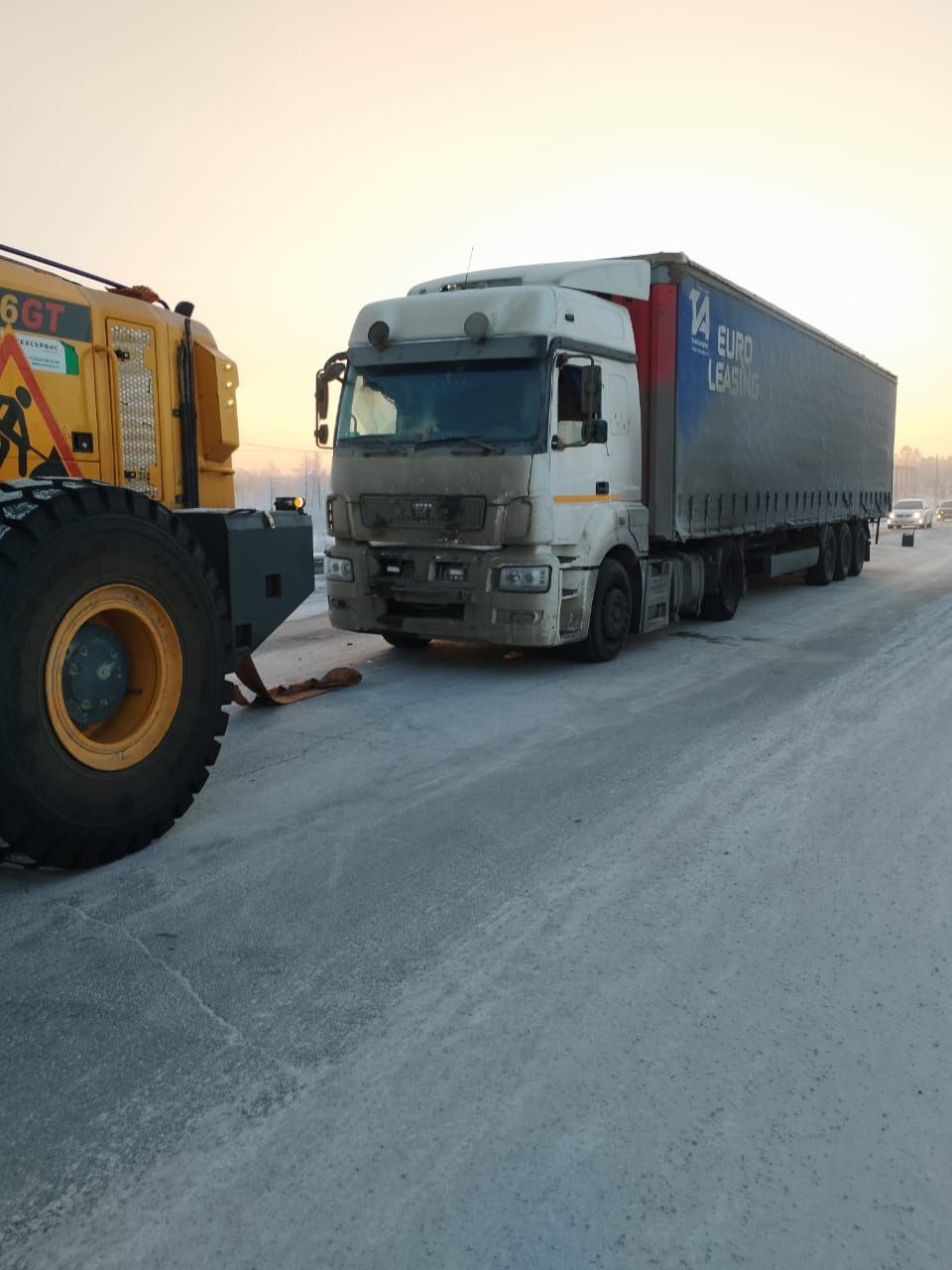 Дальнобой из Екатеринбурга чуть не замерз в Якутии, но патруль ДПС его спас  | 30.12.2023 | Якутск - БезФормата