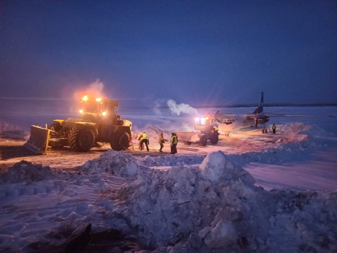 Опубликовано видео буксировки самолета, приземлившегося на реку |  04.01.2024 | Якутск - БезФормата