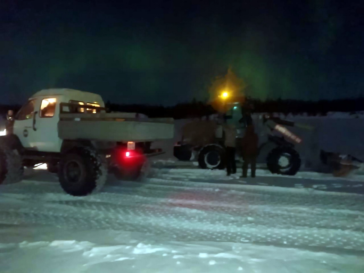 В снежном плену: в Намском районе спасатели оказали помощь двум мужчинам