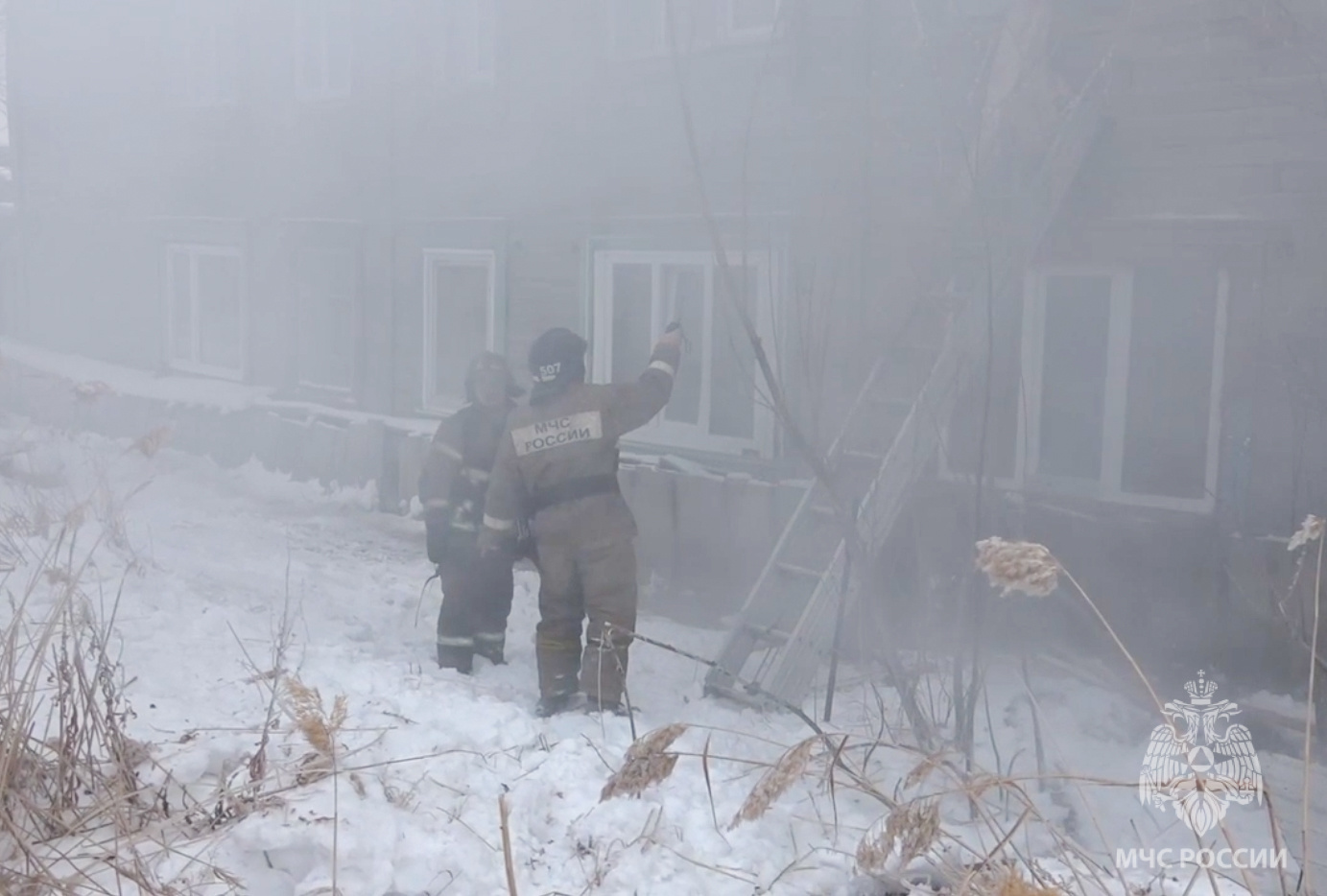 Пожар в расселенной 2-этажке Якутска | 22.03.2024 | Якутск - БезФормата