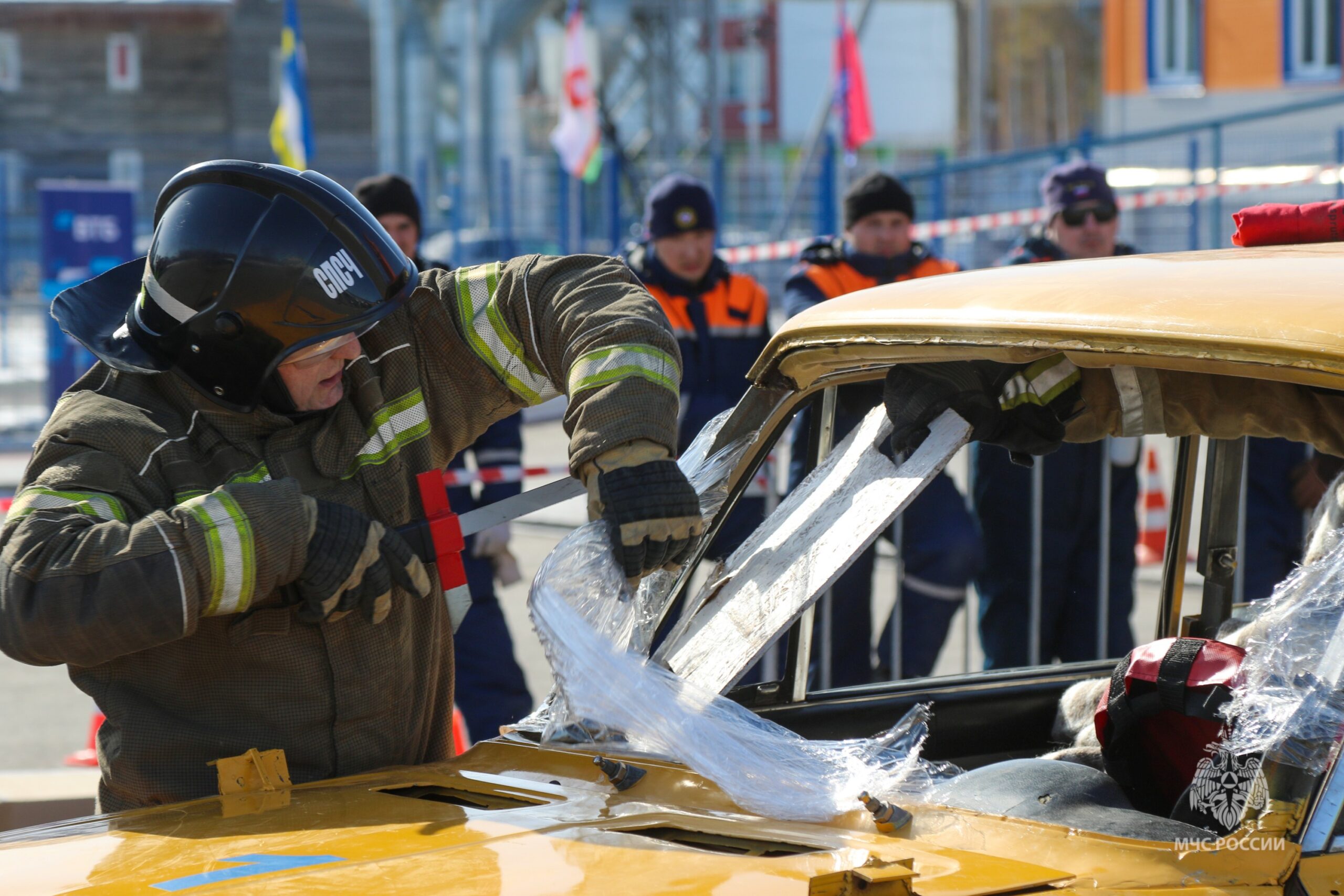 Определены лучшие спасатели Дальнего Востока | 11.04.2024 | Якутск -  БезФормата