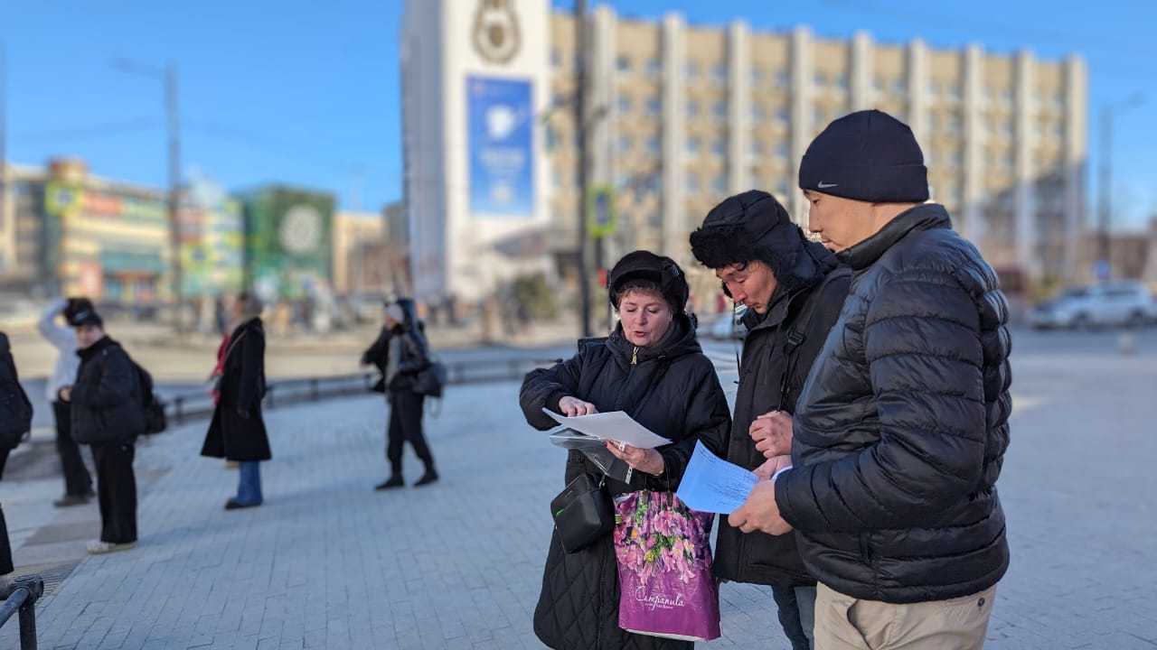 Как в Якутске ведутся работы по откачке талых вод и пропарке лотков?