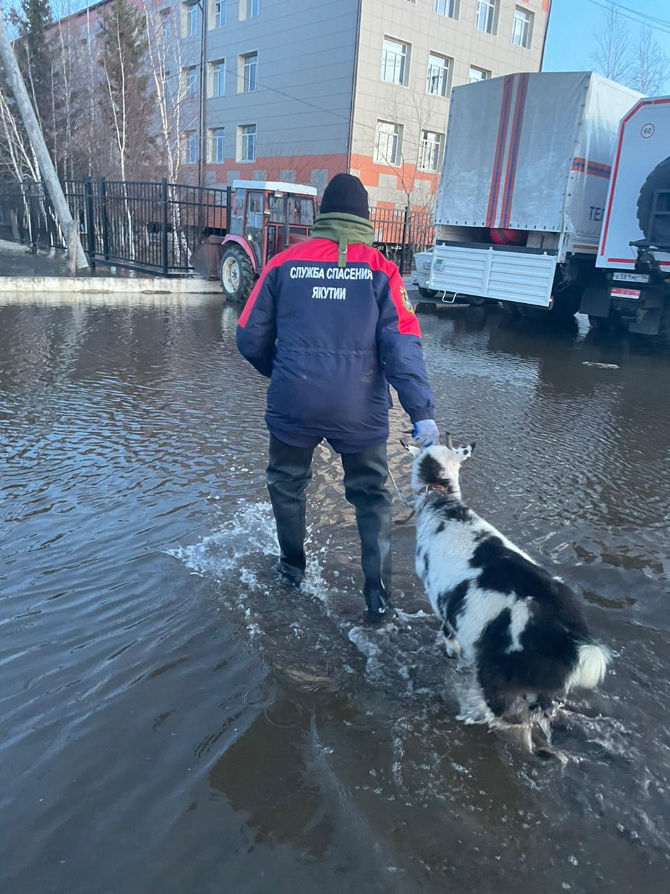 В Намском районе спасателями оказывается всесторонняя помощь населению