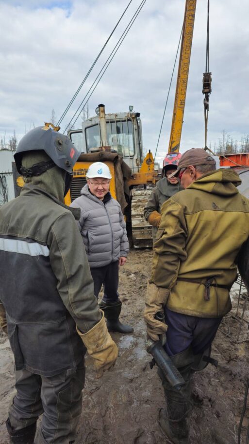 Алексей Колодезников проверил ход строительства газопровода «Кысыл-Сыр — Мастах»