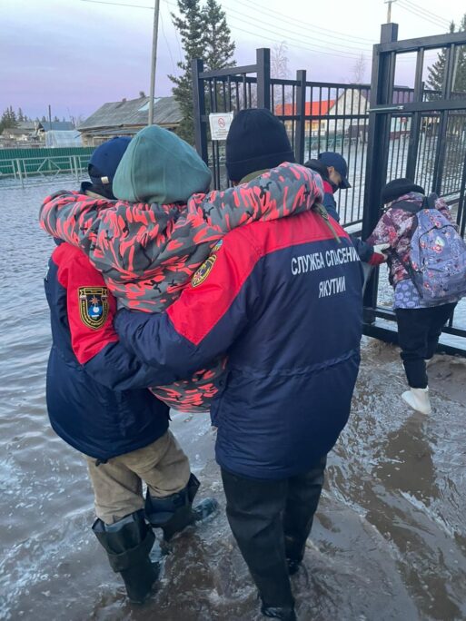 В Намском районе спасателями оказывается всесторонняя помощь населению
