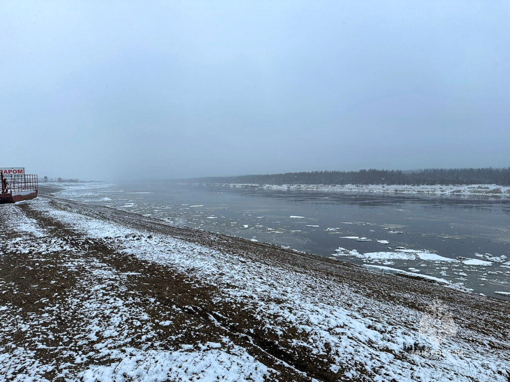 Гидрологическая обстановка: Нижняя кромка ледохода наблюдается у Ленска
