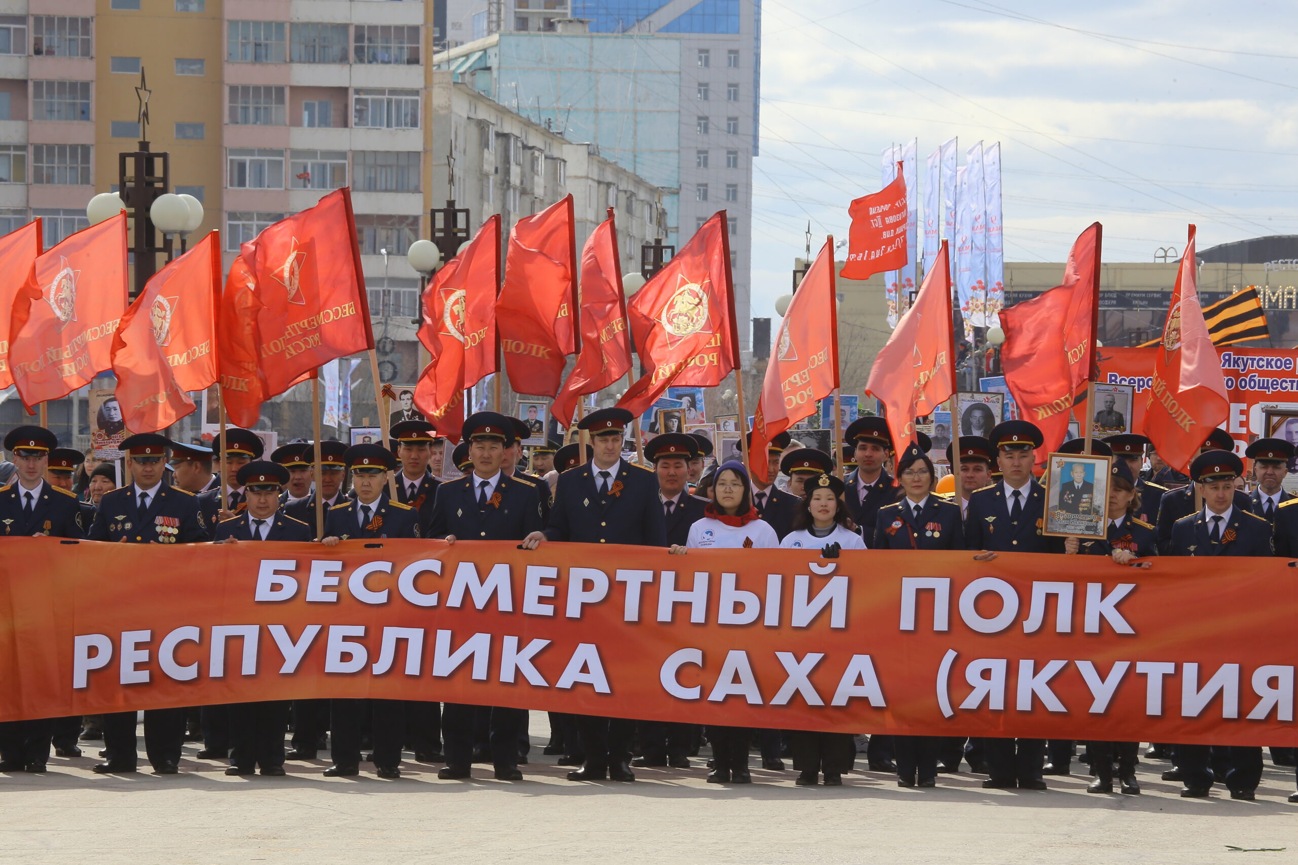 Бессмертный полк и праздничный салют отменили