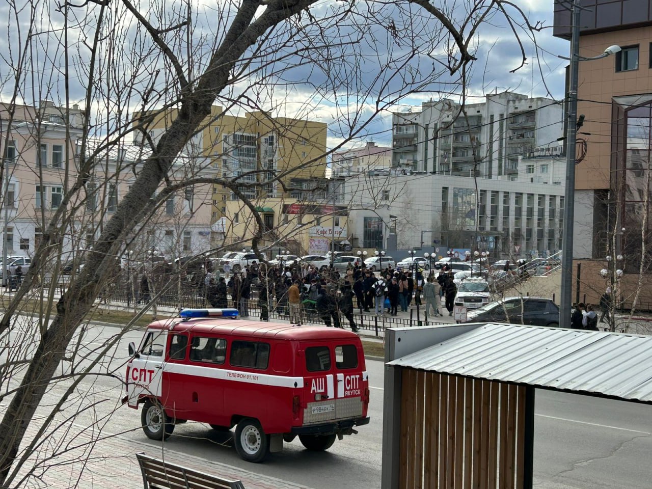 Эвакуация в ТРК «Туймаада» из-за угрозы взрыва! Движение по ул.Кирова  перекрыто | 14.05.2024 | Якутск - БезФормата