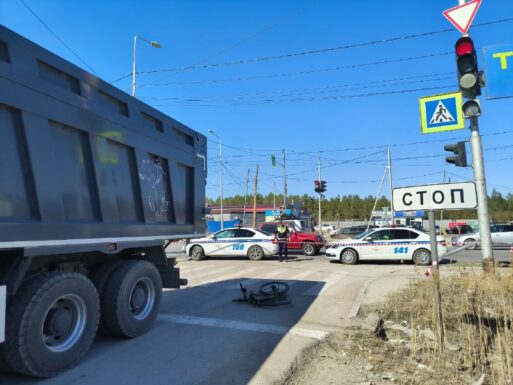 В Якутске грузовик наехал на велосипедиста — подросток скончался…