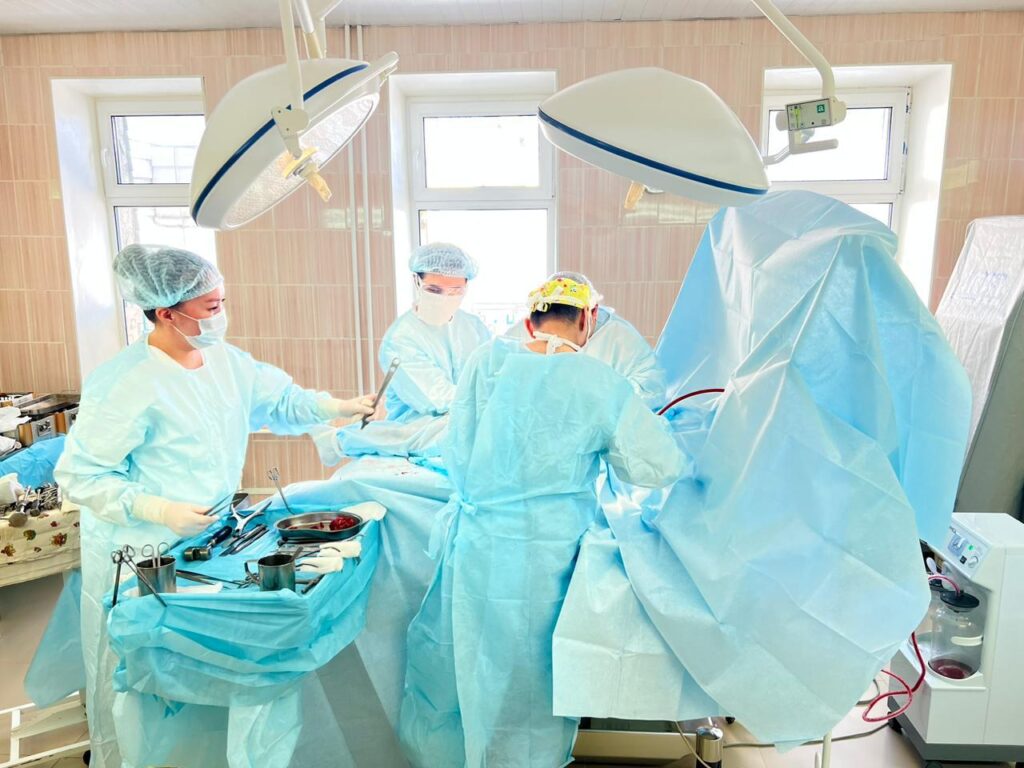 Хирурги успешно проводят выездные операции