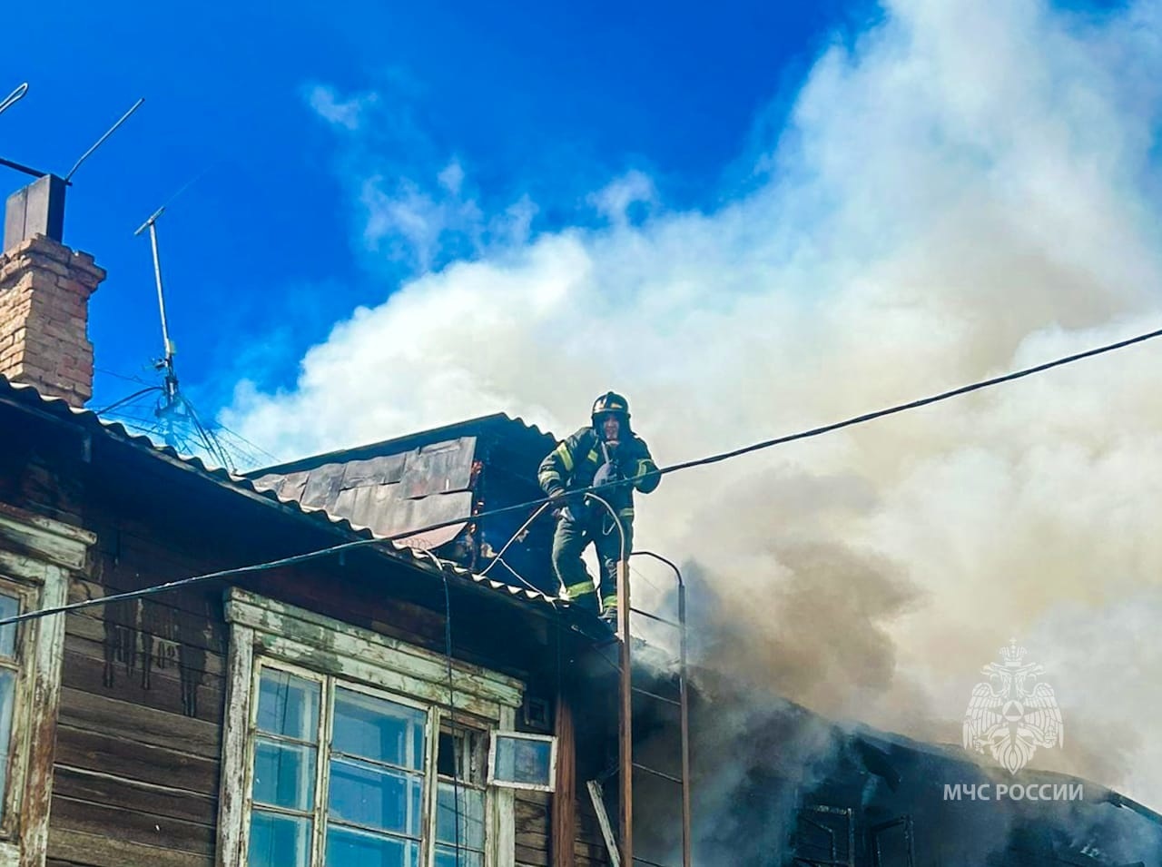 В Мархе загорелась 2-этажка