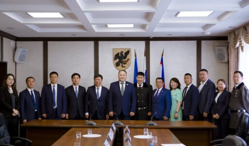 Председатель Якутской гордумы Альберт Семенов встретился с делегацией из Китая