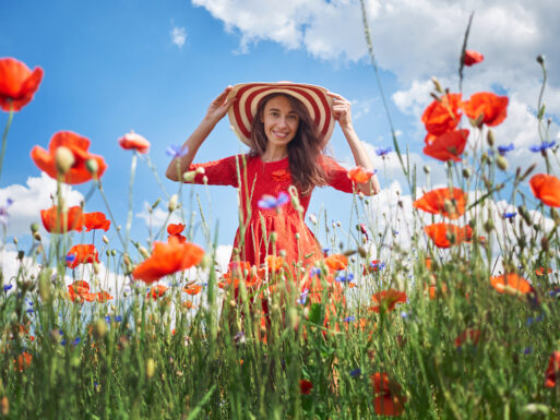 Dreamy woman in red dress and a big red striped hat in beautiful herb flowering poppy field.
Советы астрологов