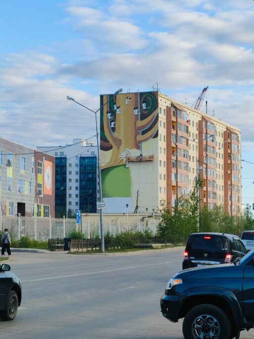 Фотофакт: Новый мурал рисуют в Якутске