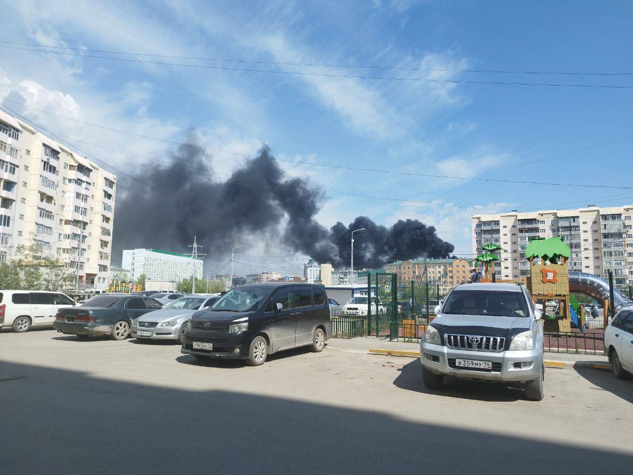 Горит пристрой школы