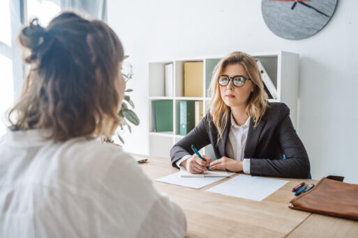 Young female candidate is interviewed by employer businesswoman
Собеседование при приеме на работу