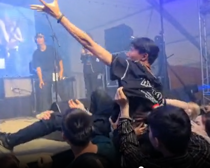 В Якутске зажигает рок-фестиваль Holbon Fest — видео и фото