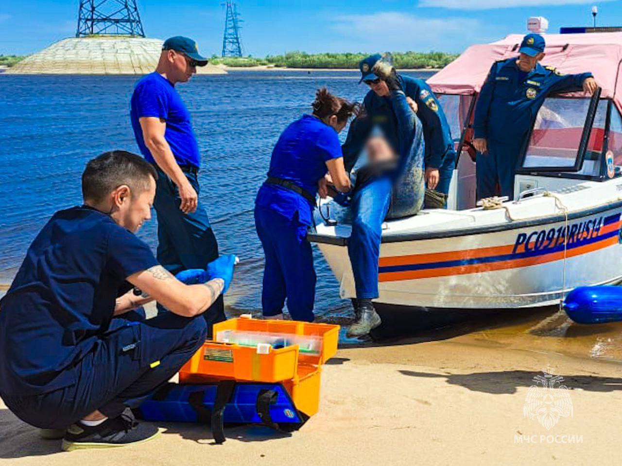 В Якутске рыбака эвакуировали с травмой ноги | 06.07.2024 | Якутск -  БезФормата