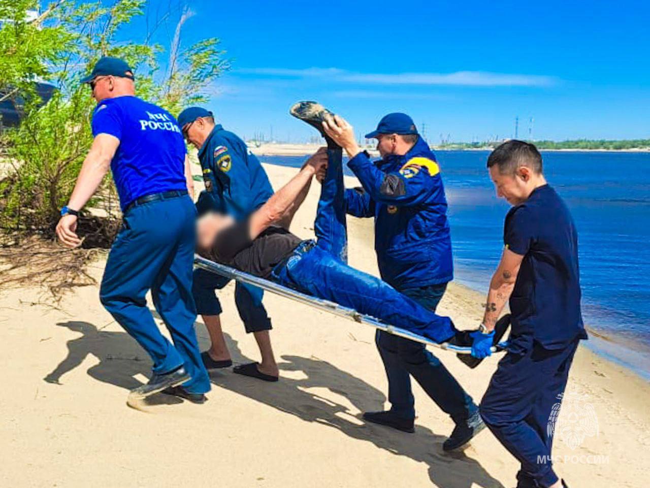 В Якутске рыбака эвакуировали с травмой ноги | 06.07.2024 | Якутск -  БезФормата