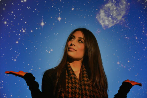 Портрет молодой женщины на звездном небе
знаки Зодиака
позавидуют