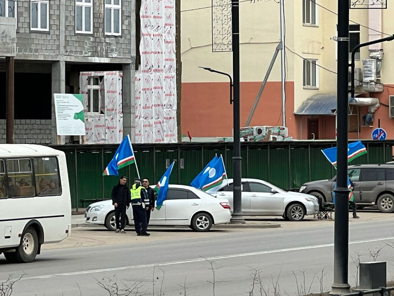 Нарушение правил использования флагов: последствия для якутских водителей