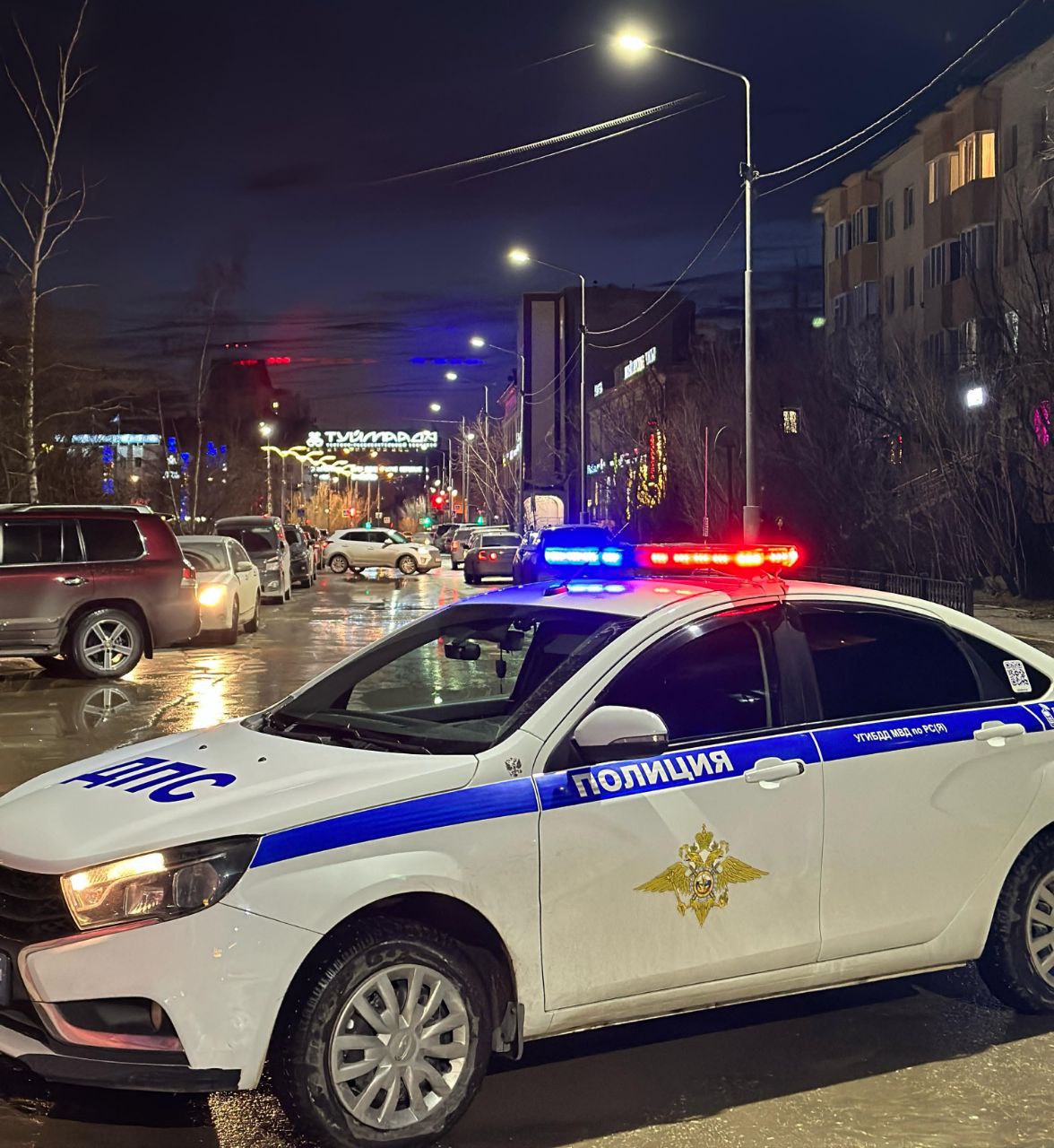 Судебные приставы передали сотрудникам МВД девушку, находящуюся в розыске