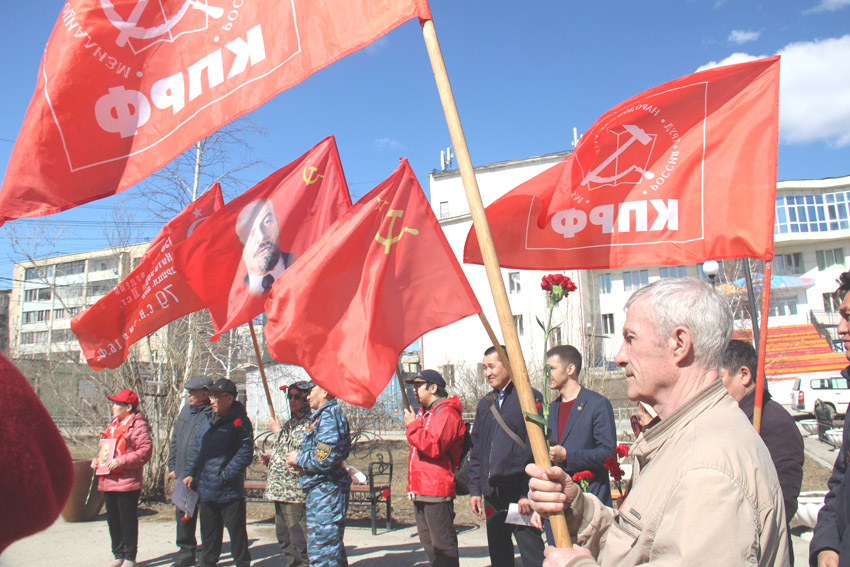 Стоп, кадр! Коммунисты совместили субботник и митинг
