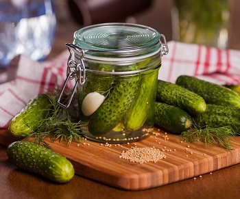 Хрустящий вкус: малосольные огурцы за 15 минут!