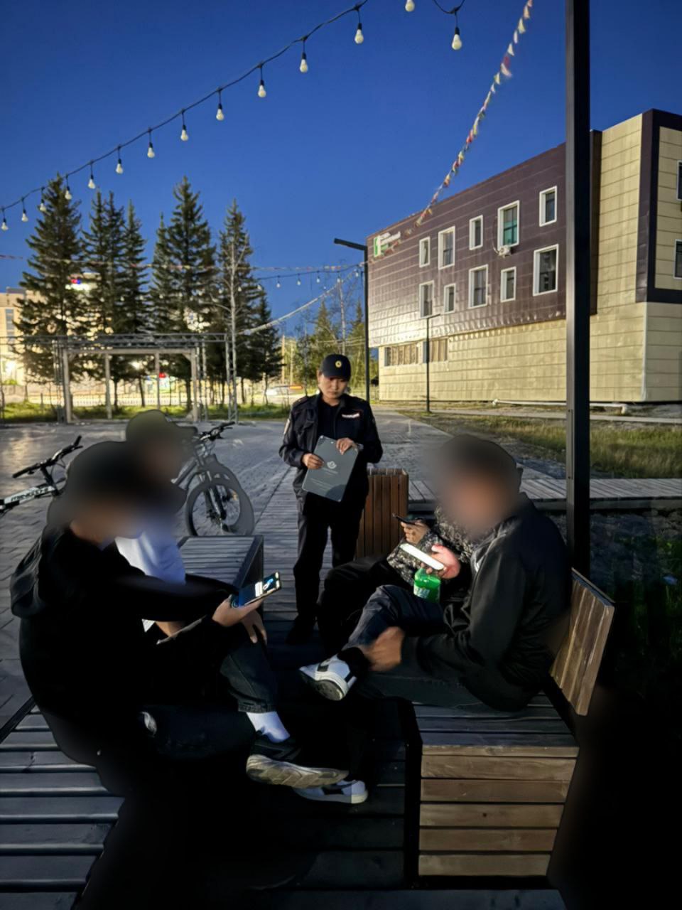 Ночной Якутск: гуляют дети без взрослых