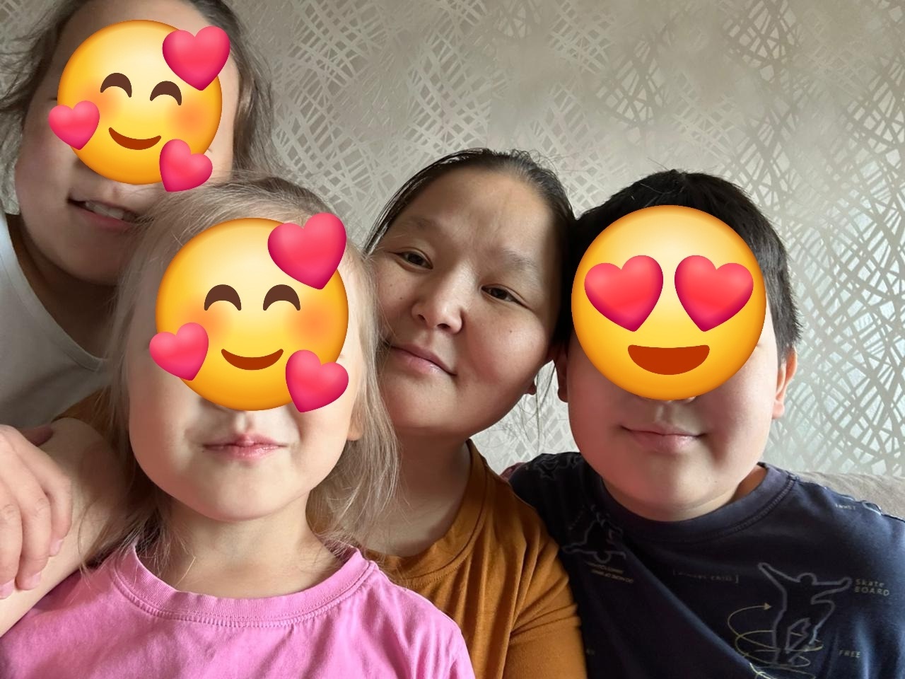 Вернулись домой к маме: мальчик больше не плачет!